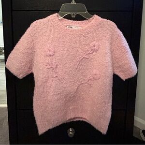 Short sleeveve sweater. Light pink. Pretty and cozy.